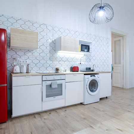 4-Bedroom Comfort Apartment In The Citycenter F38 Budapest Kültér fotó